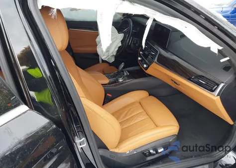 2021 BMW 530I xDrive z USA, uszkodzony, nr VIN WBA13BJ09MWW98615